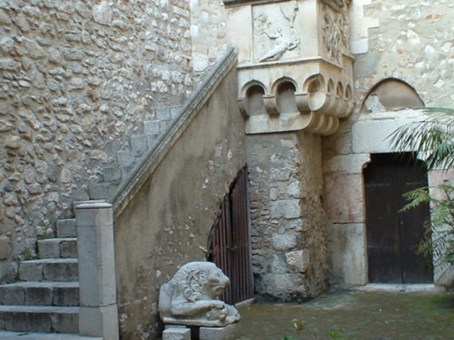Palazzo Corvaja Cortile